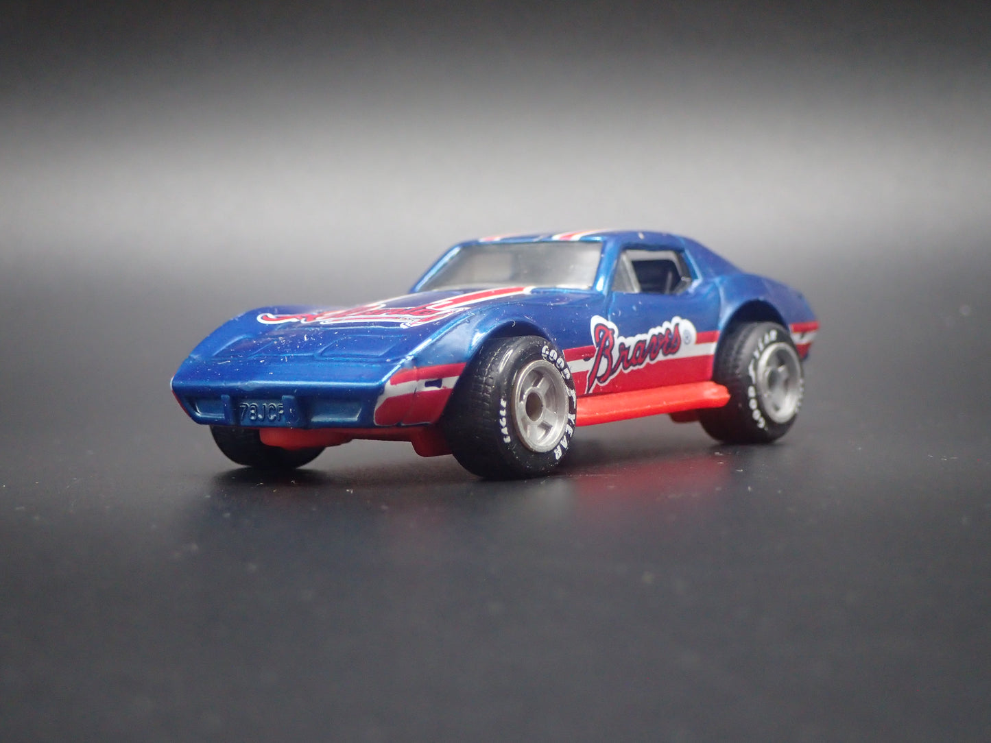 1979 79 CHEVY CHEVROLET CORVETTE T-TOP BRAVES MLB 1:64 SCALE DIECAST CAR