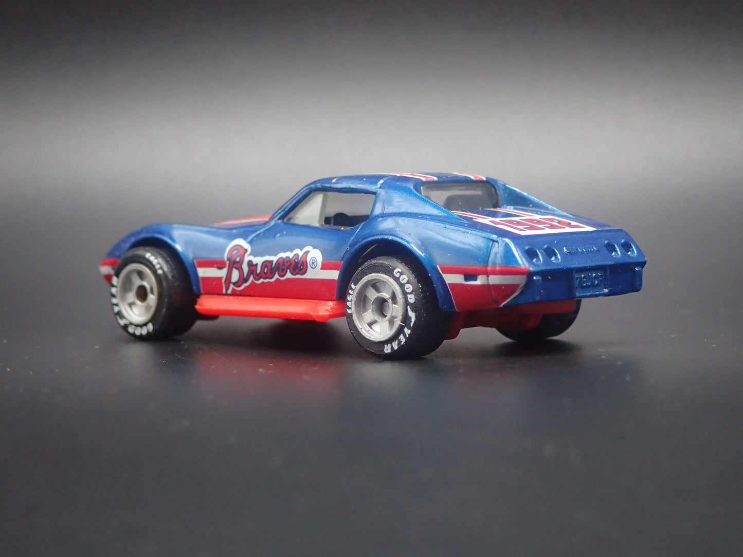 1979 79 CHEVY CHEVROLET CORVETTE T-TOP BRAVES MLB 1:64 SCALE DIECAST CAR