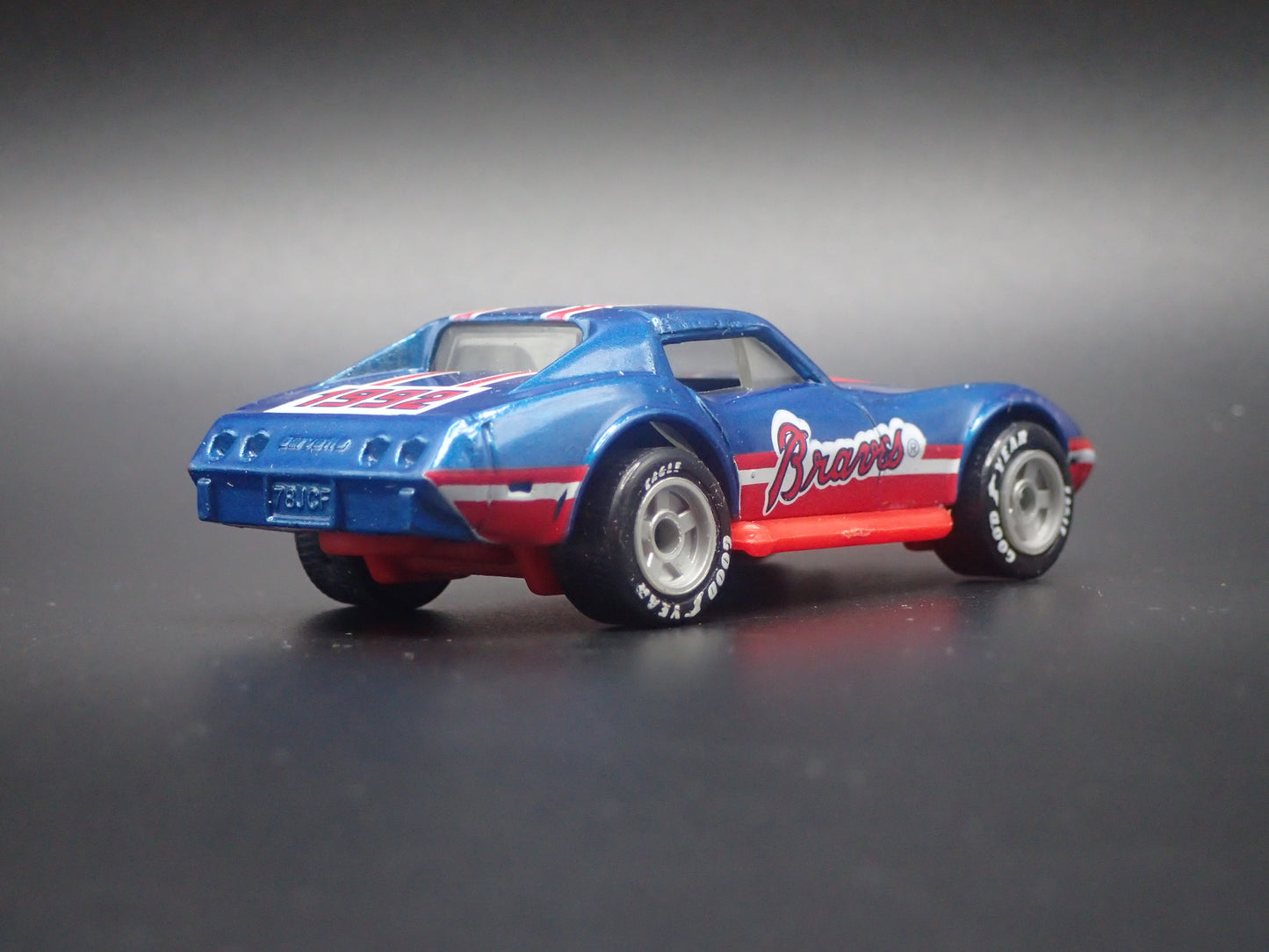 1979 79 CHEVY CHEVROLET CORVETTE T-TOP BRAVES MLB 1:64 SCALE DIECAST CAR