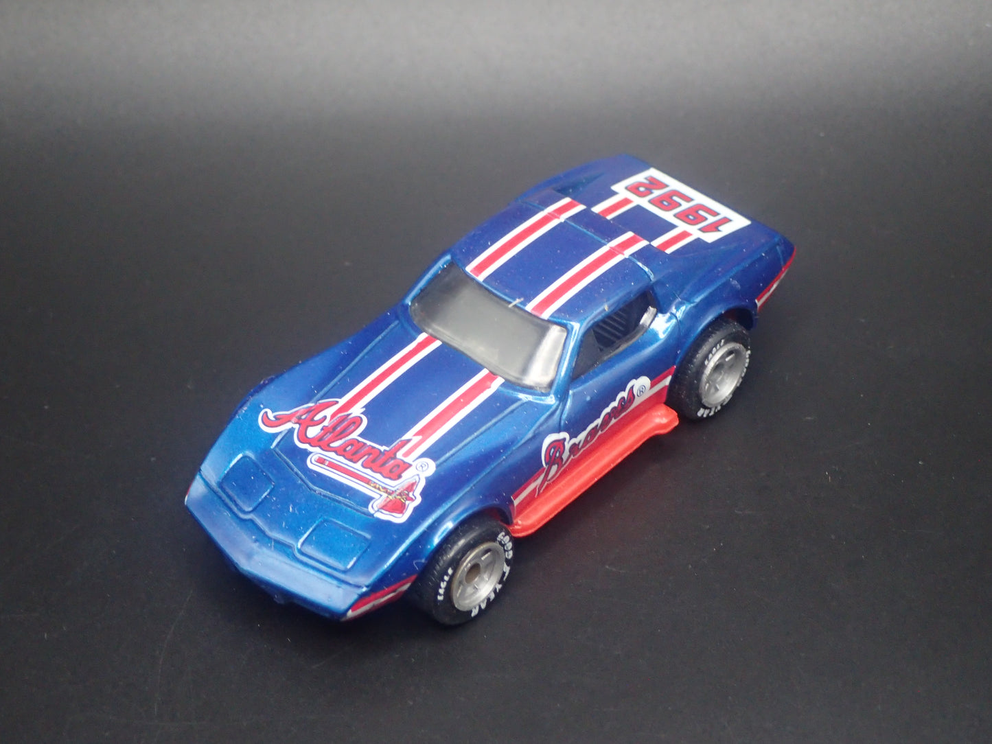 1979 79 CHEVY CHEVROLET CORVETTE T-TOP BRAVES MLB 1:64 SCALE DIECAST CAR