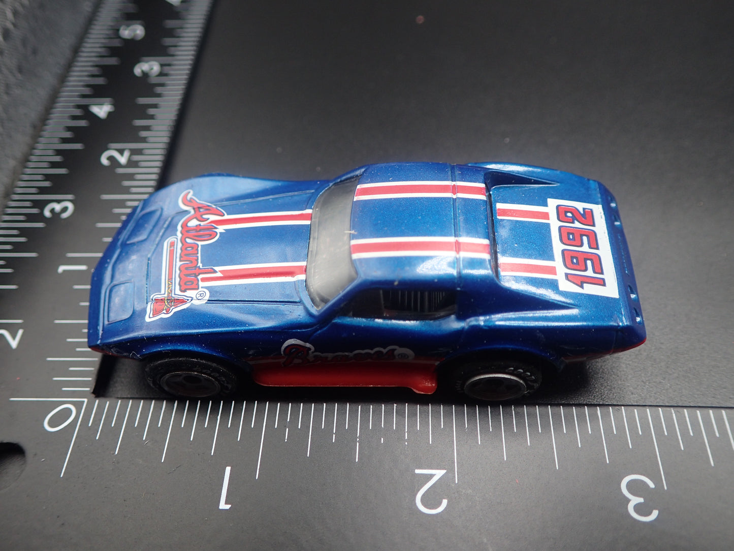 1979 79 CHEVY CHEVROLET CORVETTE T-TOP BRAVES MLB 1:64 SCALE DIECAST CAR