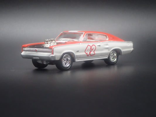 1966 66 DODGE CHARGER WHITE 1:64 SCALE COLLECTIBLE DIORAMA DIECAST MODEL CAR
