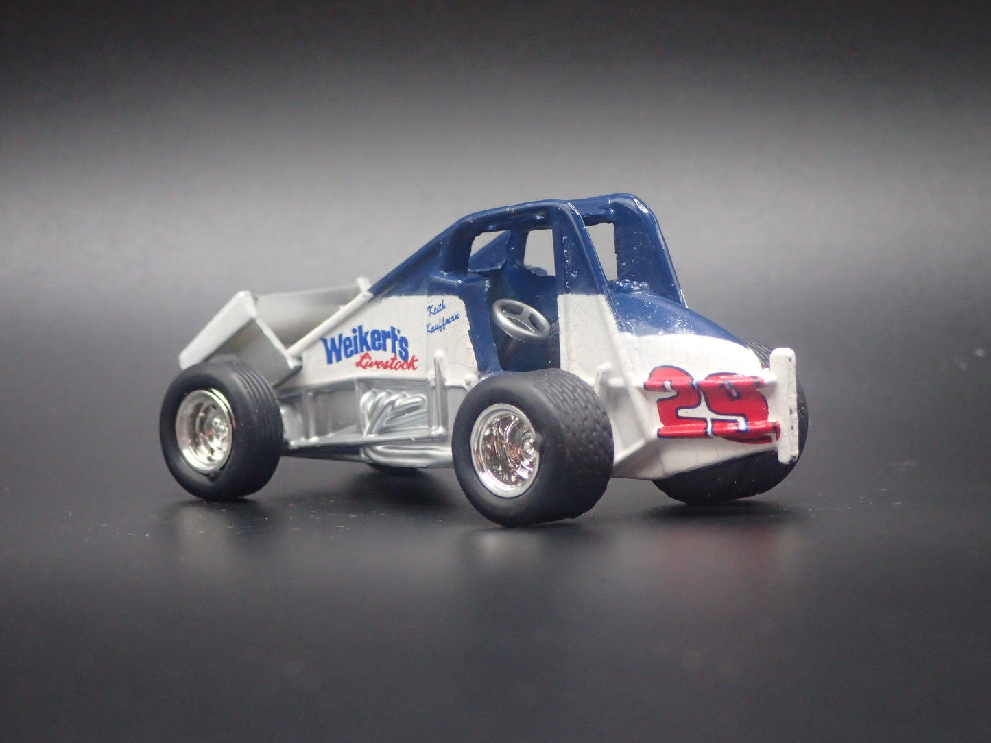 WORLD OF OUTLAWS SPRINT CAR #29 KEITH KAUFFMAN 1:64 SCALE DIORAMA DIECAST MODEL CAR