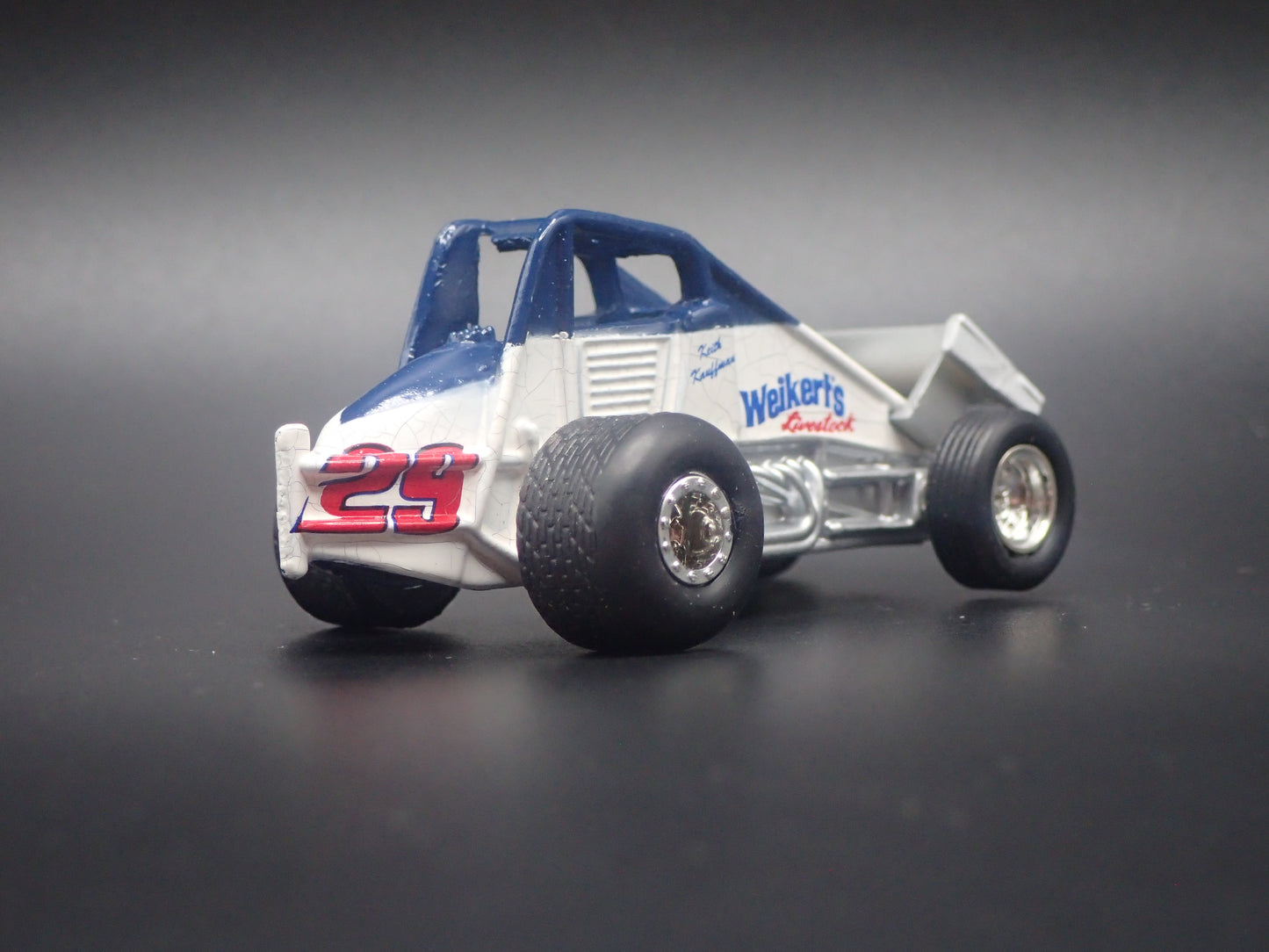 WORLD OF OUTLAWS SPRINT CAR #29 KEITH KAUFFMAN 1:64 SCALE DIORAMA DIECAST MODEL CAR