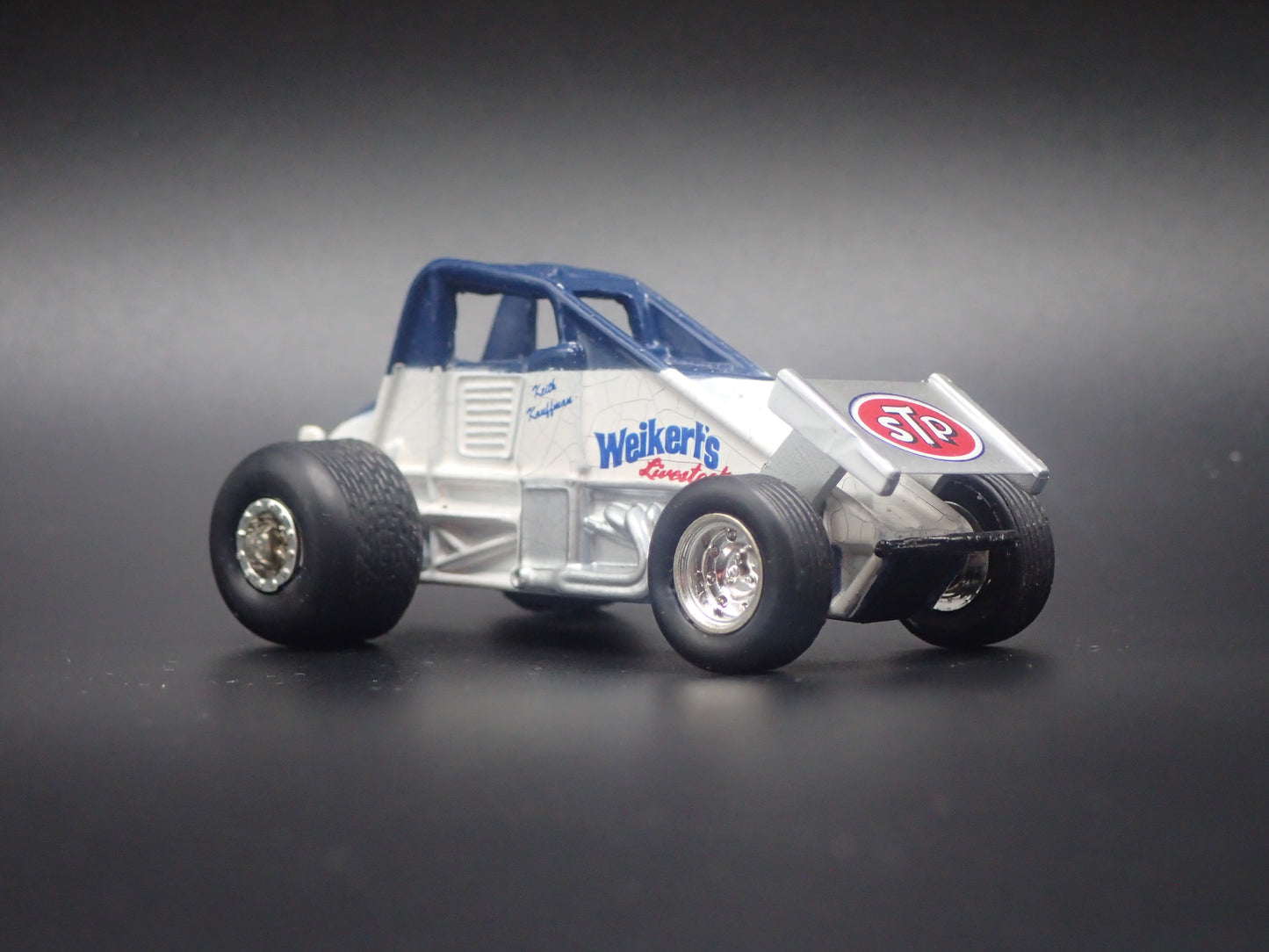 WORLD OF OUTLAWS SPRINT CAR #29 KEITH KAUFFMAN 1:64 SCALE DIORAMA DIECAST MODEL CAR