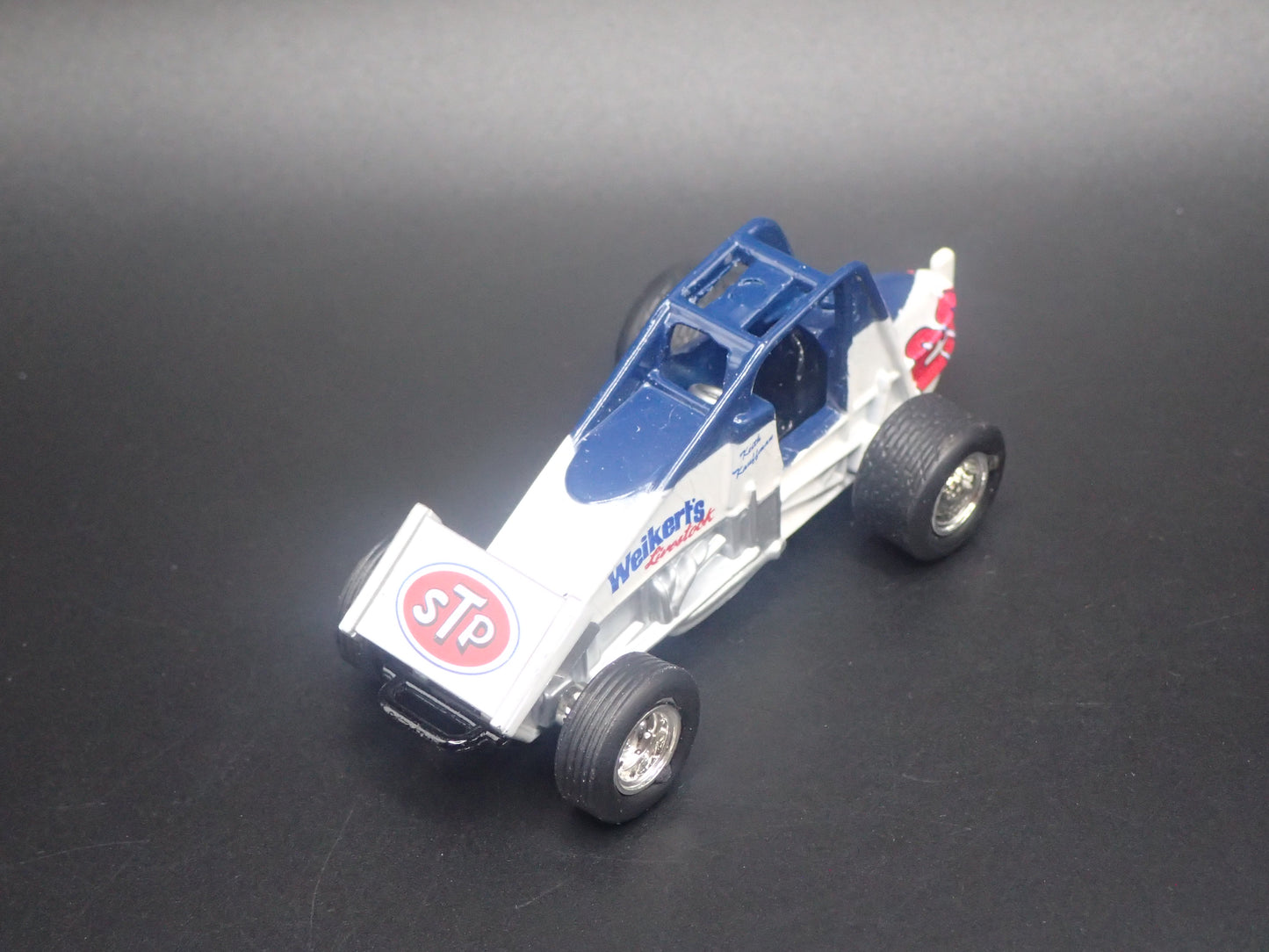 WORLD OF OUTLAWS SPRINT CAR #29 KEITH KAUFFMAN 1:64 SCALE DIORAMA DIECAST MODEL CAR