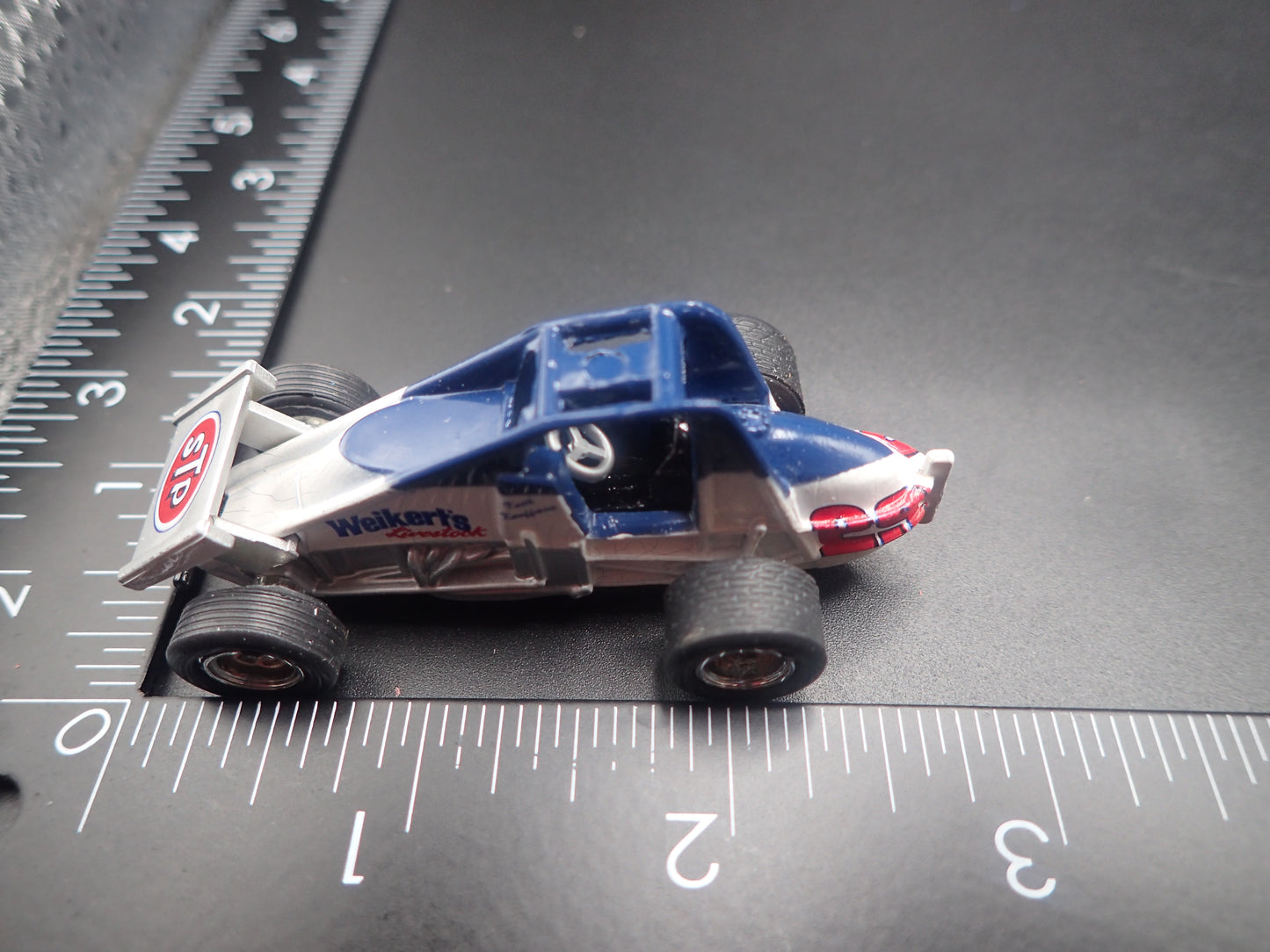 WORLD OF OUTLAWS SPRINT CAR #29 KEITH KAUFFMAN 1:64 SCALE DIORAMA DIECAST MODEL CAR