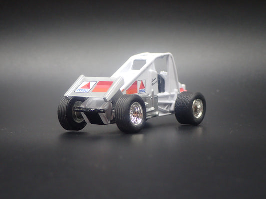 WORLD OF OUTLAWS SPRINT CAR #21 LANCE BLEVINS 1:64 SCALE DIORAMA DIECAST MODEL CAR