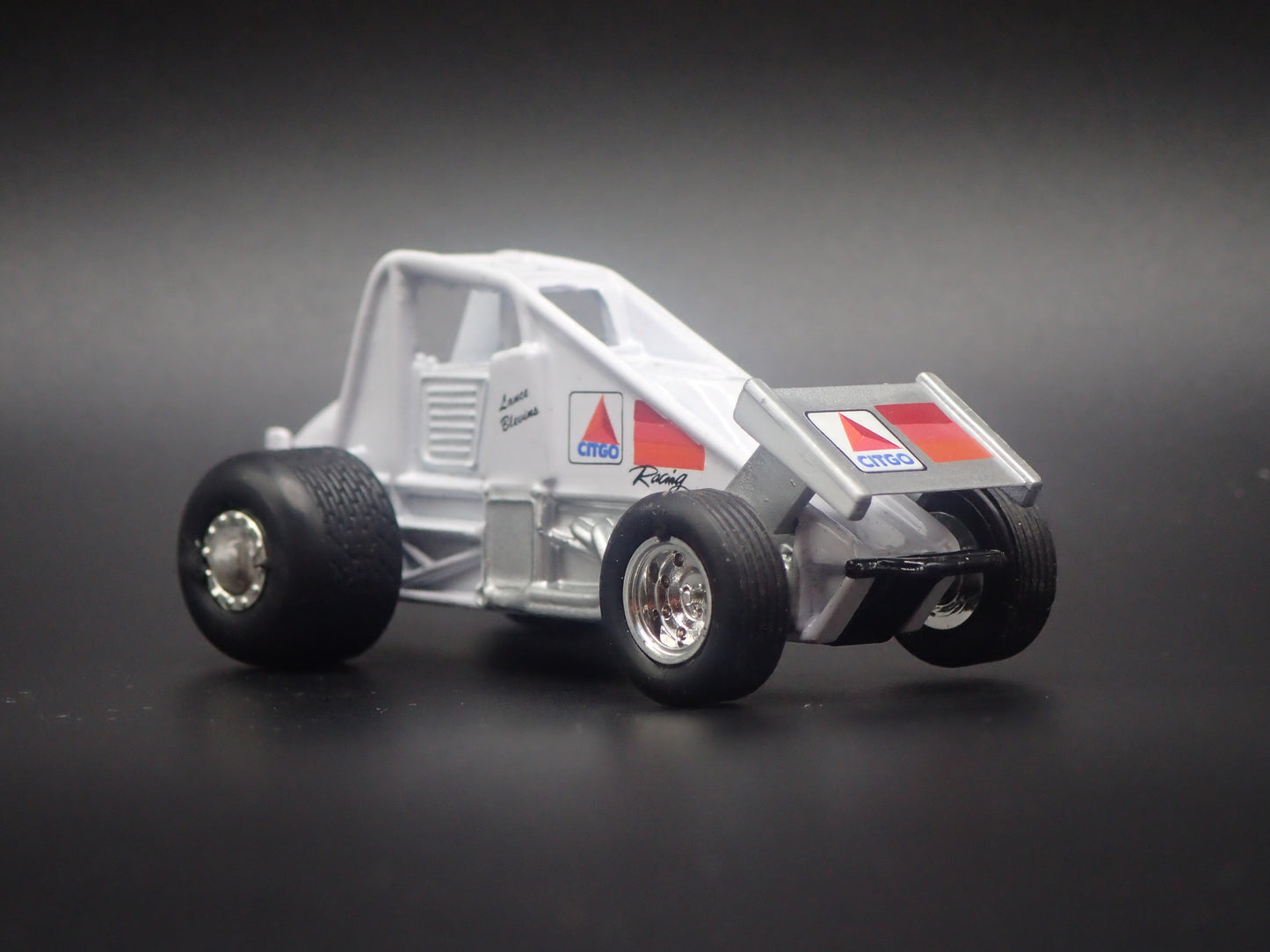 WORLD OF OUTLAWS SPRINT CAR #21 LANCE BLEVINS 1:64 SCALE DIORAMA DIECAST MODEL CAR