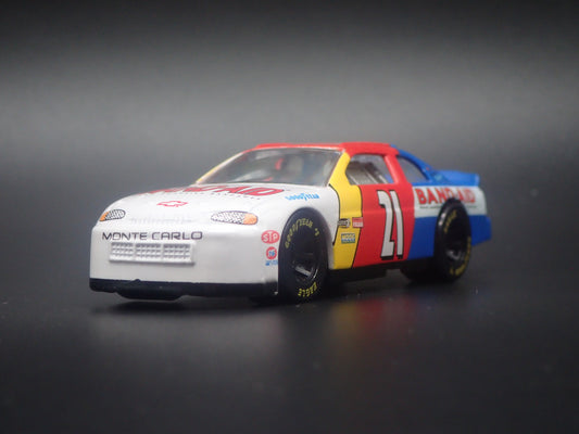 1998 CHEVY MONTE CARLO 21 MICHAEL WALTRIP BAND AID NASCAR 1:64 SCALE DIORAMA DIECAST CAR