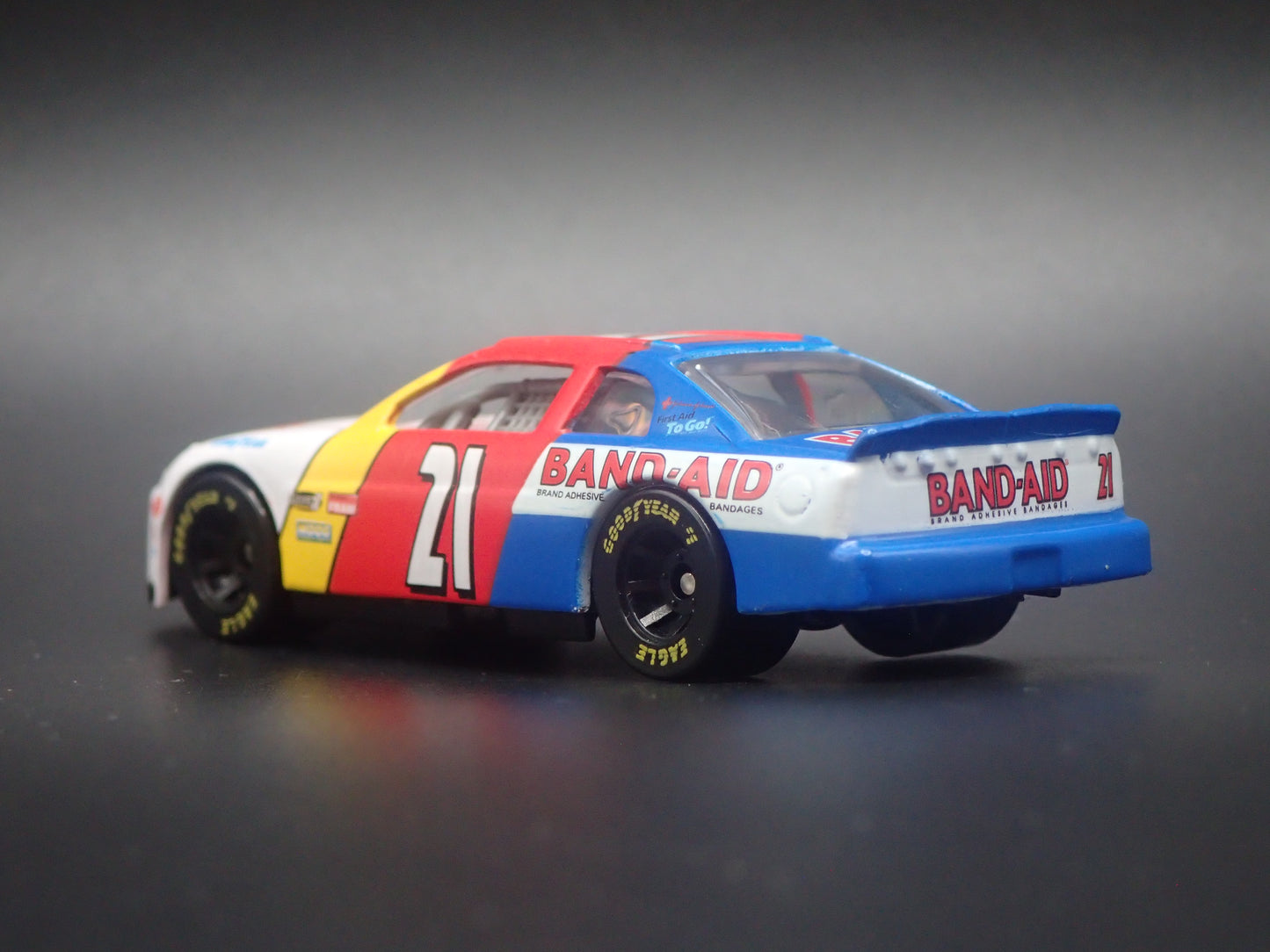 1998 CHEVY MONTE CARLO 21 MICHAEL WALTRIP BAND AID NASCAR 1:64 SCALE DIORAMA DIECAST CAR