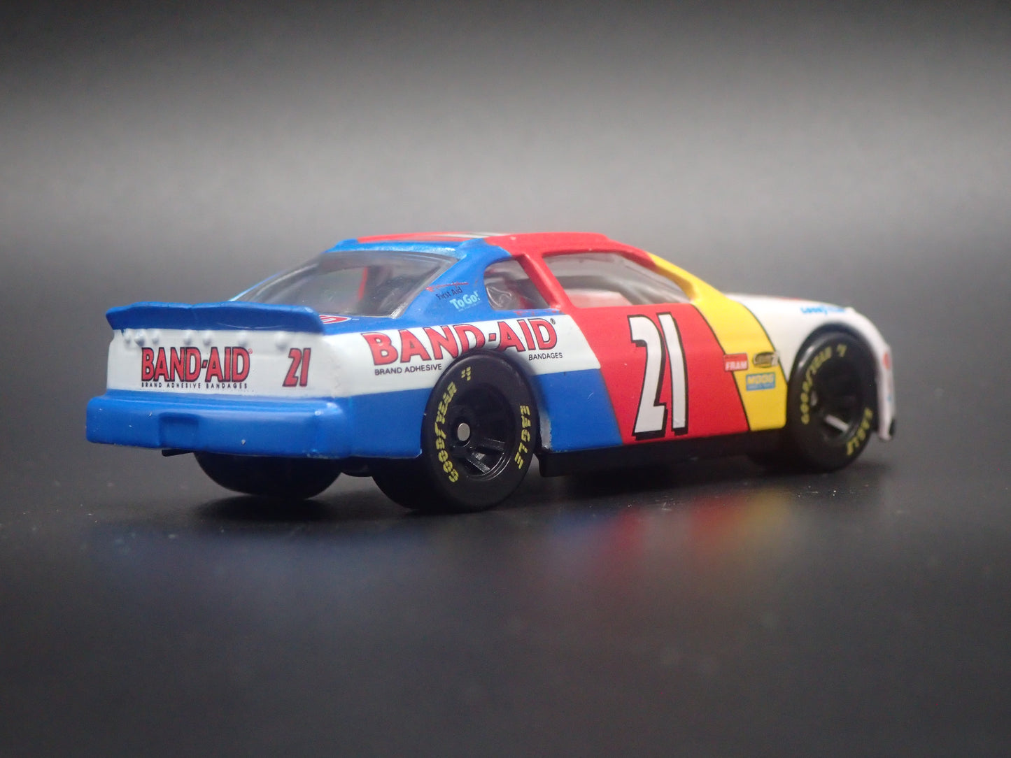 1998 CHEVY MONTE CARLO 21 MICHAEL WALTRIP BAND AID NASCAR 1:64 SCALE DIORAMA DIECAST CAR