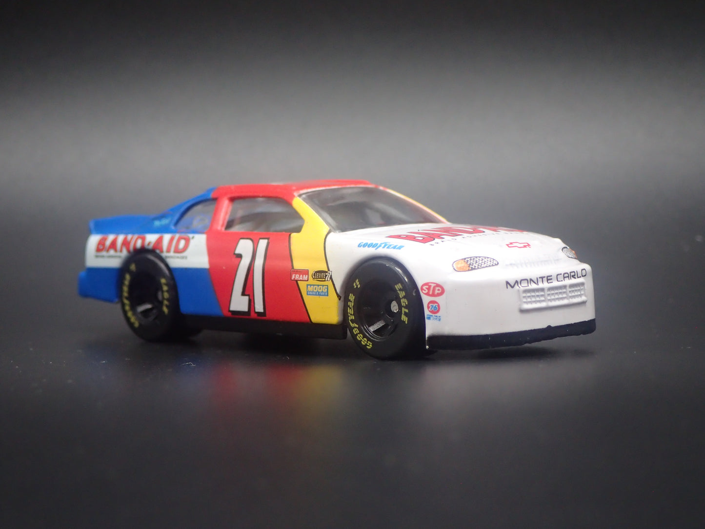 1998 CHEVY MONTE CARLO 21 MICHAEL WALTRIP BAND AID NASCAR 1:64 SCALE DIORAMA DIECAST CAR