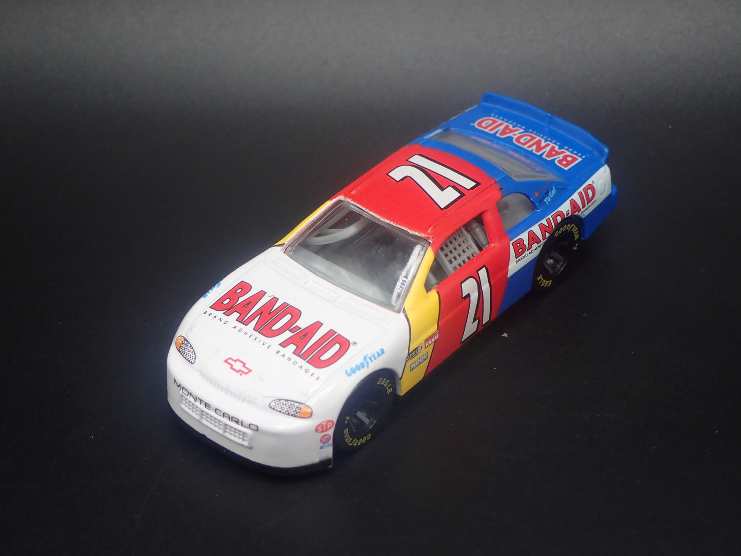 1998 CHEVY MONTE CARLO 21 MICHAEL WALTRIP BAND AID NASCAR 1:64 SCALE DIORAMA DIECAST CAR