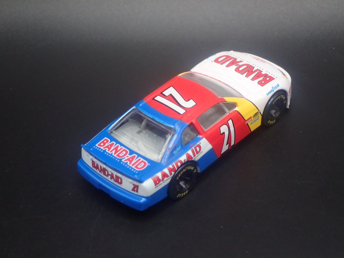 1998 CHEVY MONTE CARLO 21 MICHAEL WALTRIP BAND AID NASCAR 1:64 SCALE DIORAMA DIECAST CAR