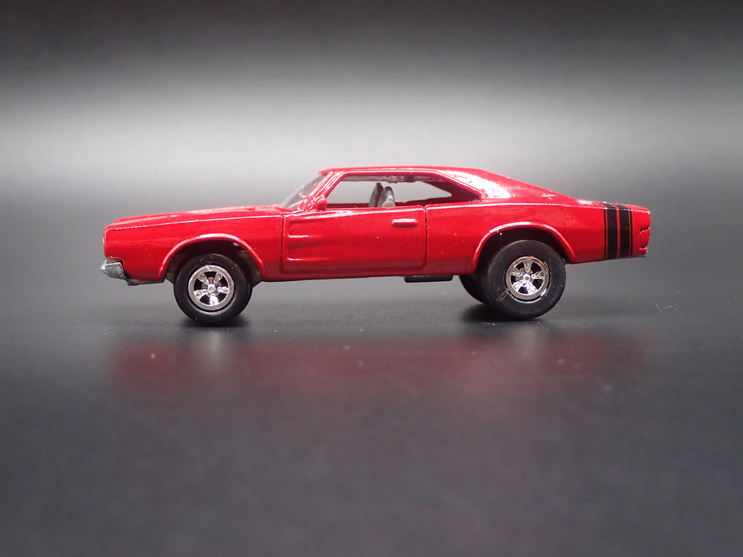 1968 68 DODGE CHARGER R/T RED 1:64 SCALE COLLECTIBLE DIORAMA DIECAST MODEL CAR