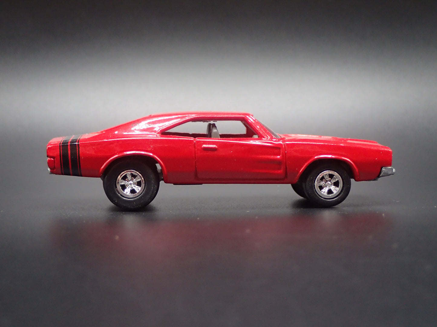 1968 68 DODGE CHARGER R/T RED 1:64 SCALE COLLECTIBLE DIORAMA DIECAST MODEL CAR