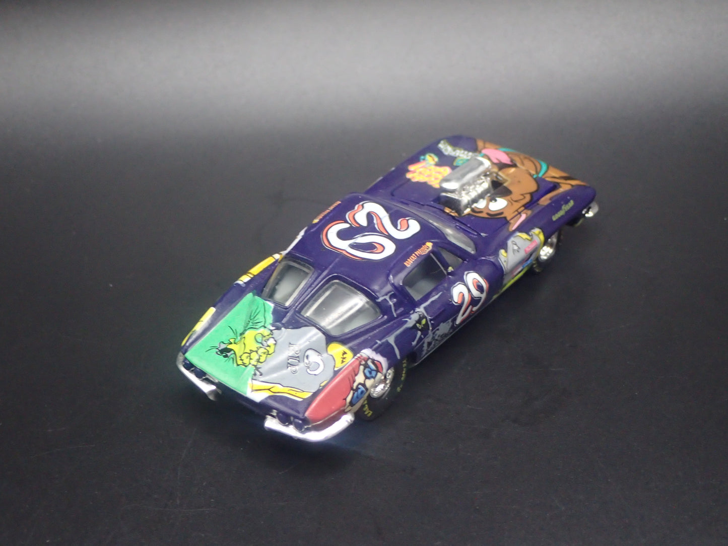 1963 CHEVROLET CORVETTE STING RAY 29 SCOOBY DOO NASCAR 1:53 SCALE DIECAST CAR