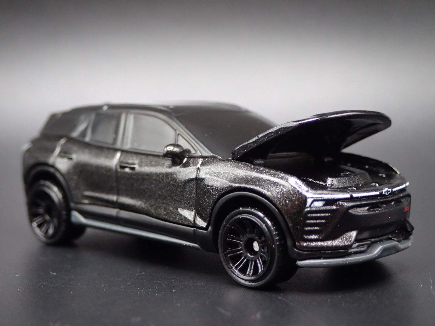 2024-2026 CHEVY CHEVROLET BLAZER EV BLACK 1:64 SCALE DIORAMA DIECAST MODEL CAR