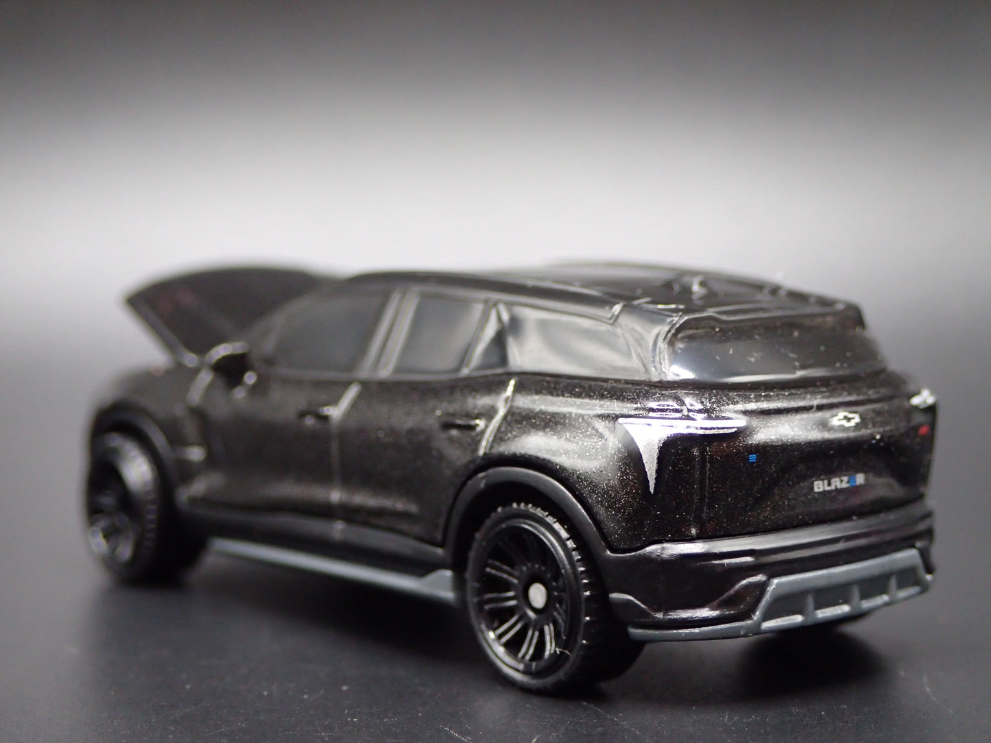 2024-2026 CHEVY CHEVROLET BLAZER EV BLACK 1:64 SCALE DIORAMA DIECAST MODEL CAR