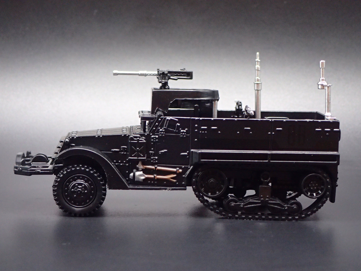 US M3 HALF TRACK PERSONNEL CARRIER BLACK 1:64 SCALE DIORAMA DIECAST MODEL CAR
