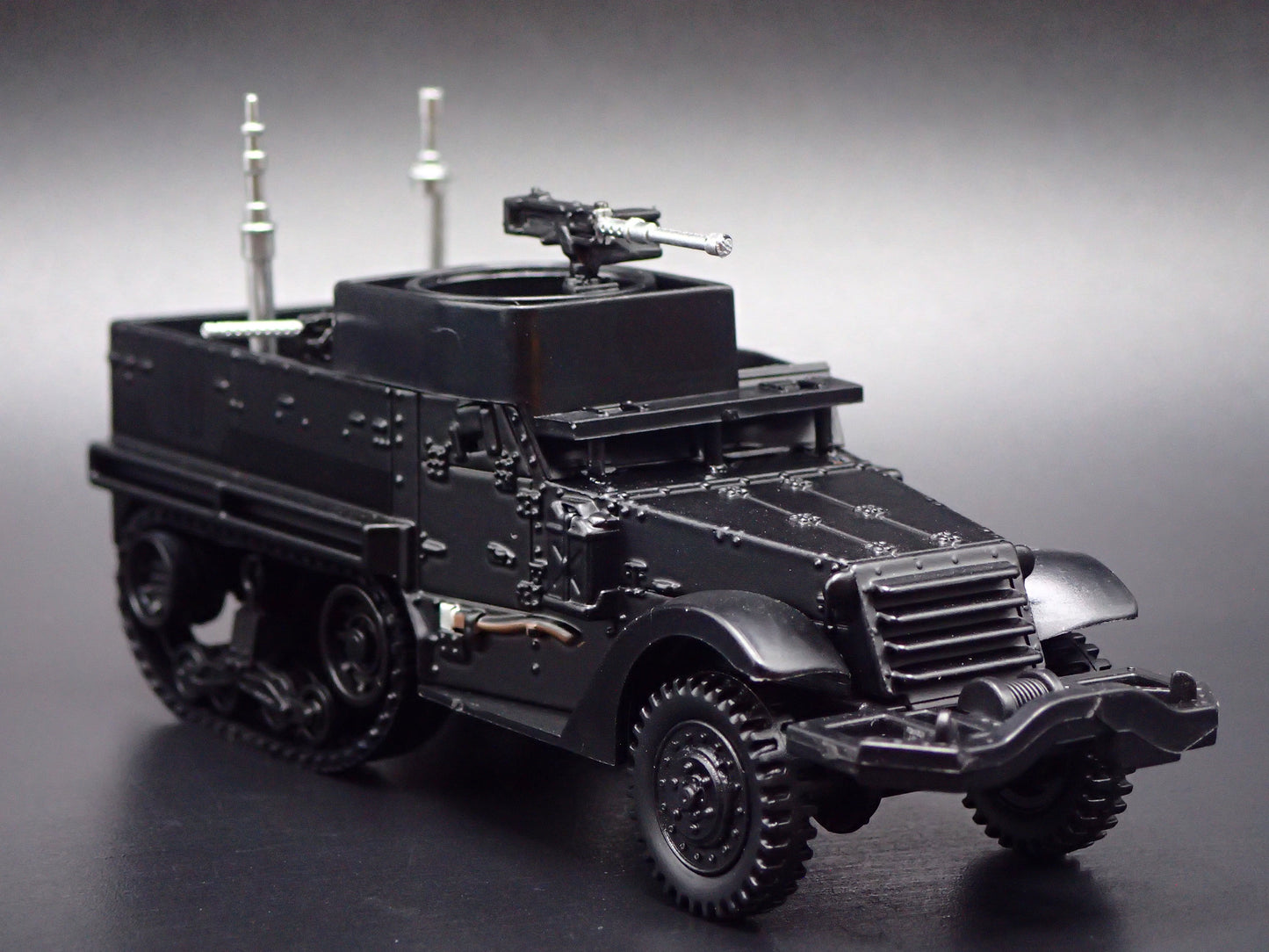 US M3 HALF TRACK PERSONNEL CARRIER BLACK 1:64 SCALE DIORAMA DIECAST MODEL CAR
