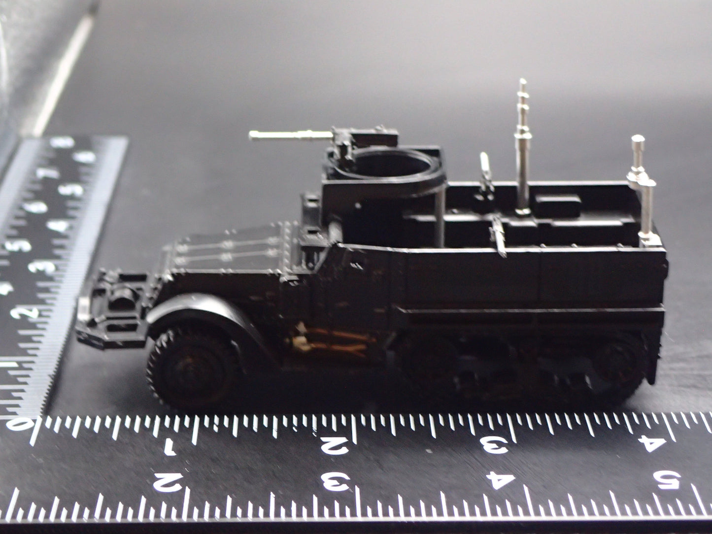 US M3 HALF TRACK PERSONNEL CARRIER BLACK 1:64 SCALE DIORAMA DIECAST MODEL CAR