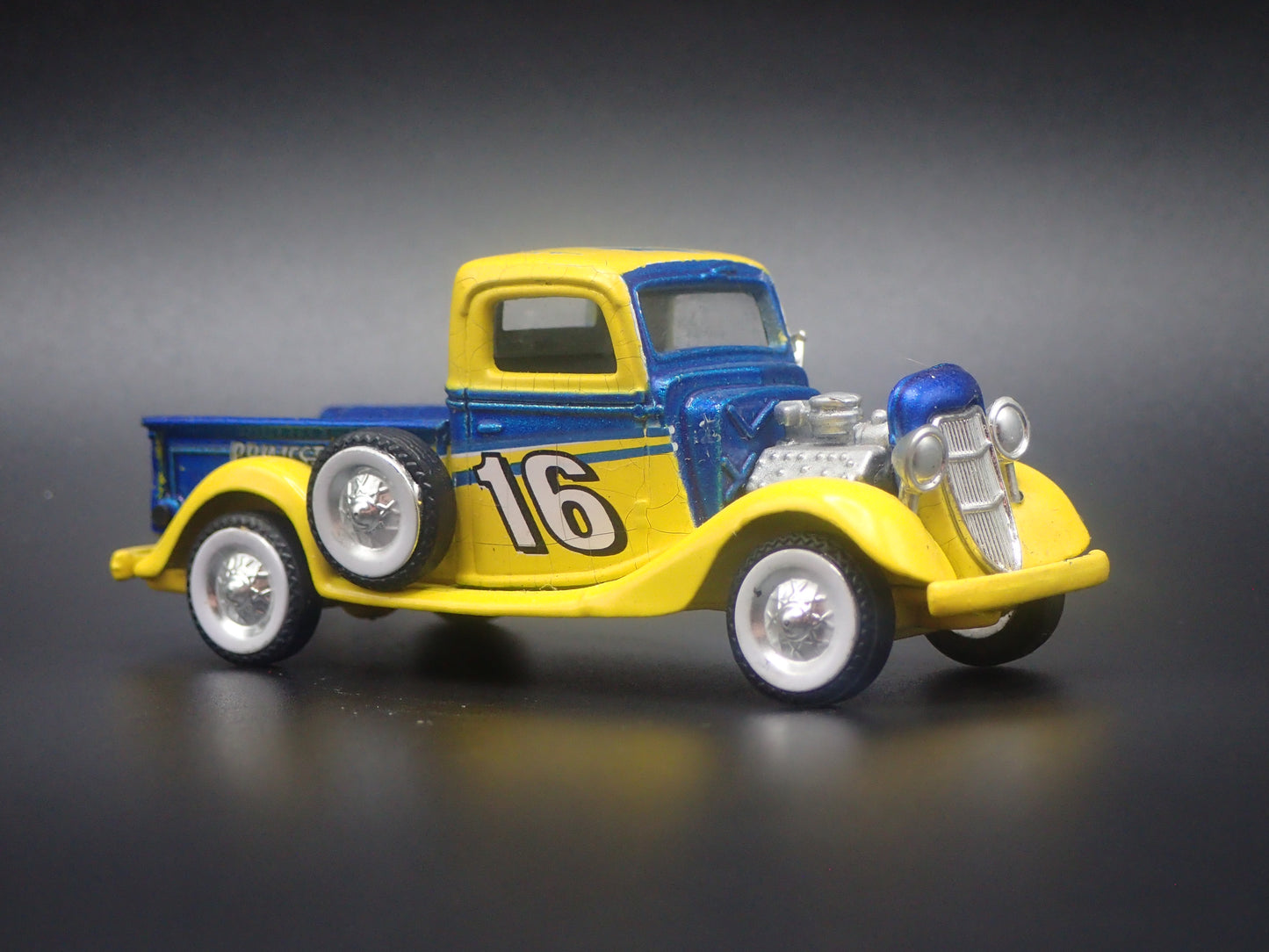 1935 35 FORD PICKUP TRUCK 16 TED MUSCRAVE NASCAR BARN FIND 1:64 SCALE MODEL CAR