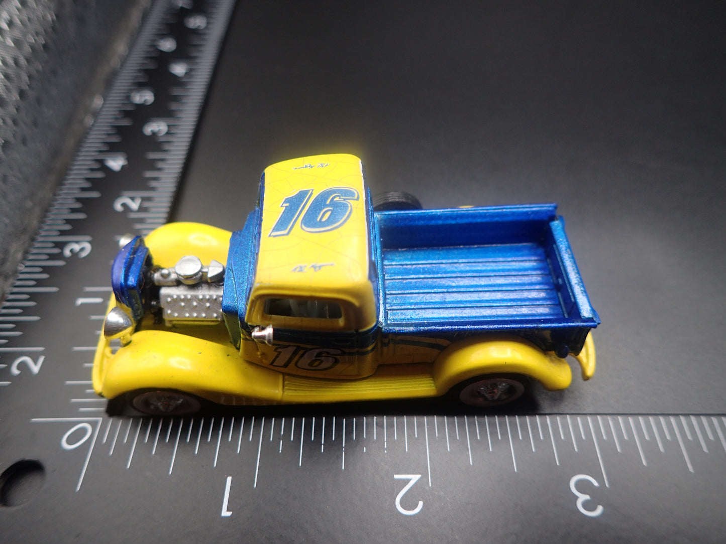 1935 35 FORD PICKUP TRUCK 16 TED MUSCRAVE NASCAR BARN FIND 1:64 SCALE MODEL CAR