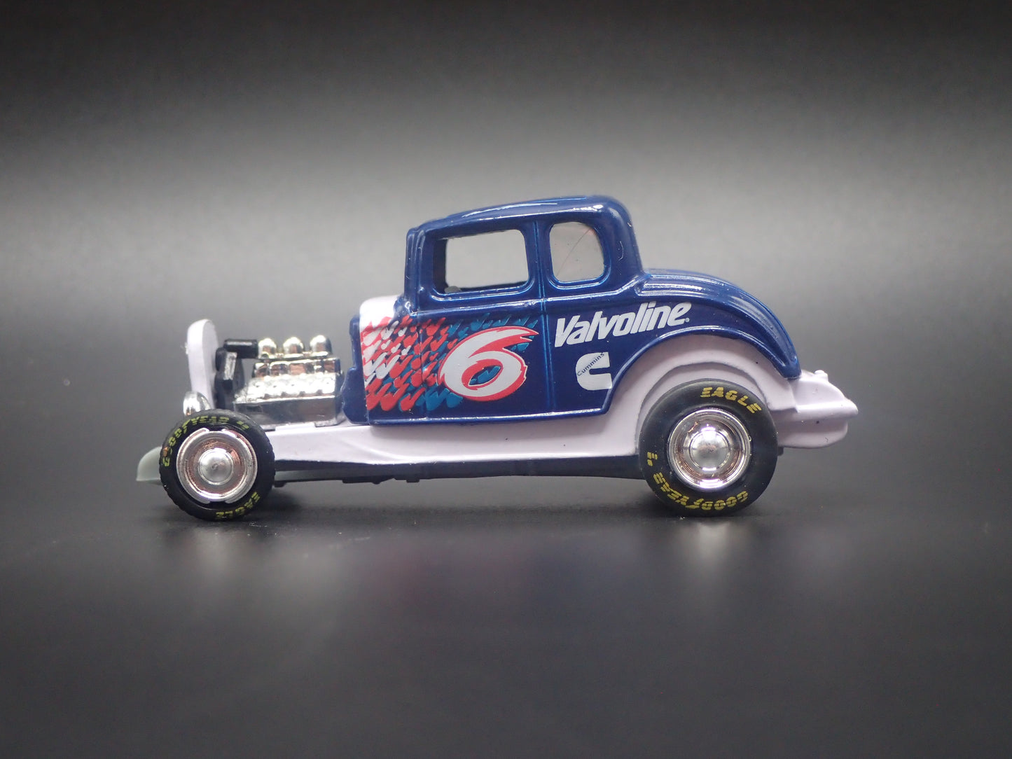 1932 32 FORD HIGHBOY 6 MARK MARTIN NASCAR 1:64 SCALE DIECAST MODEL CAR
