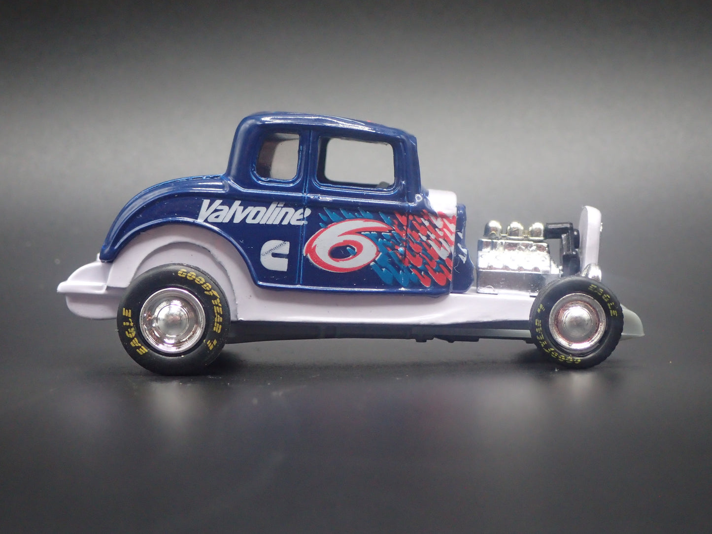 1932 32 FORD HIGHBOY 6 MARK MARTIN NASCAR 1:64 SCALE DIECAST MODEL CAR