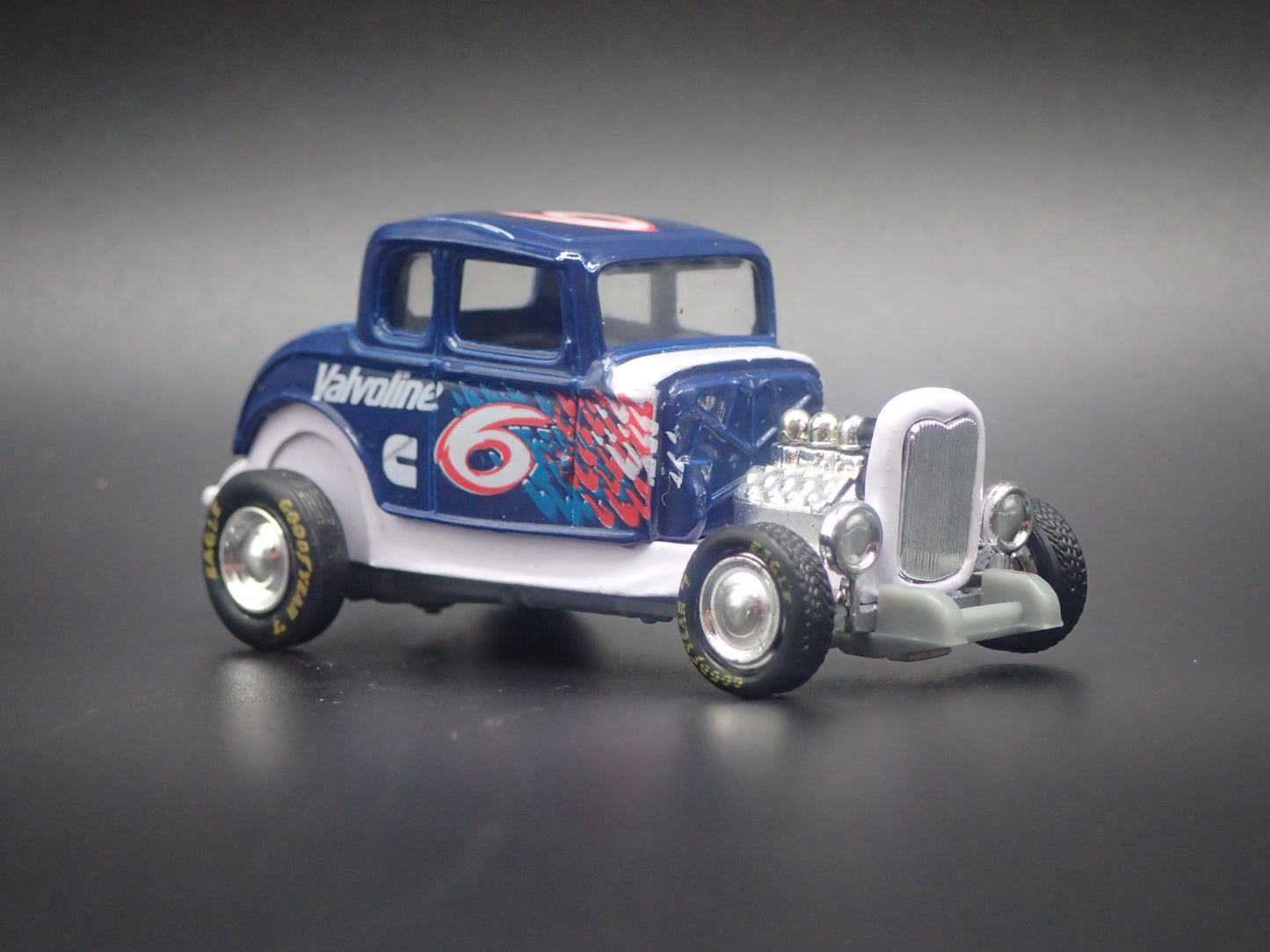 1932 32 FORD HIGHBOY 6 MARK MARTIN NASCAR 1:64 SCALE DIECAST MODEL CAR