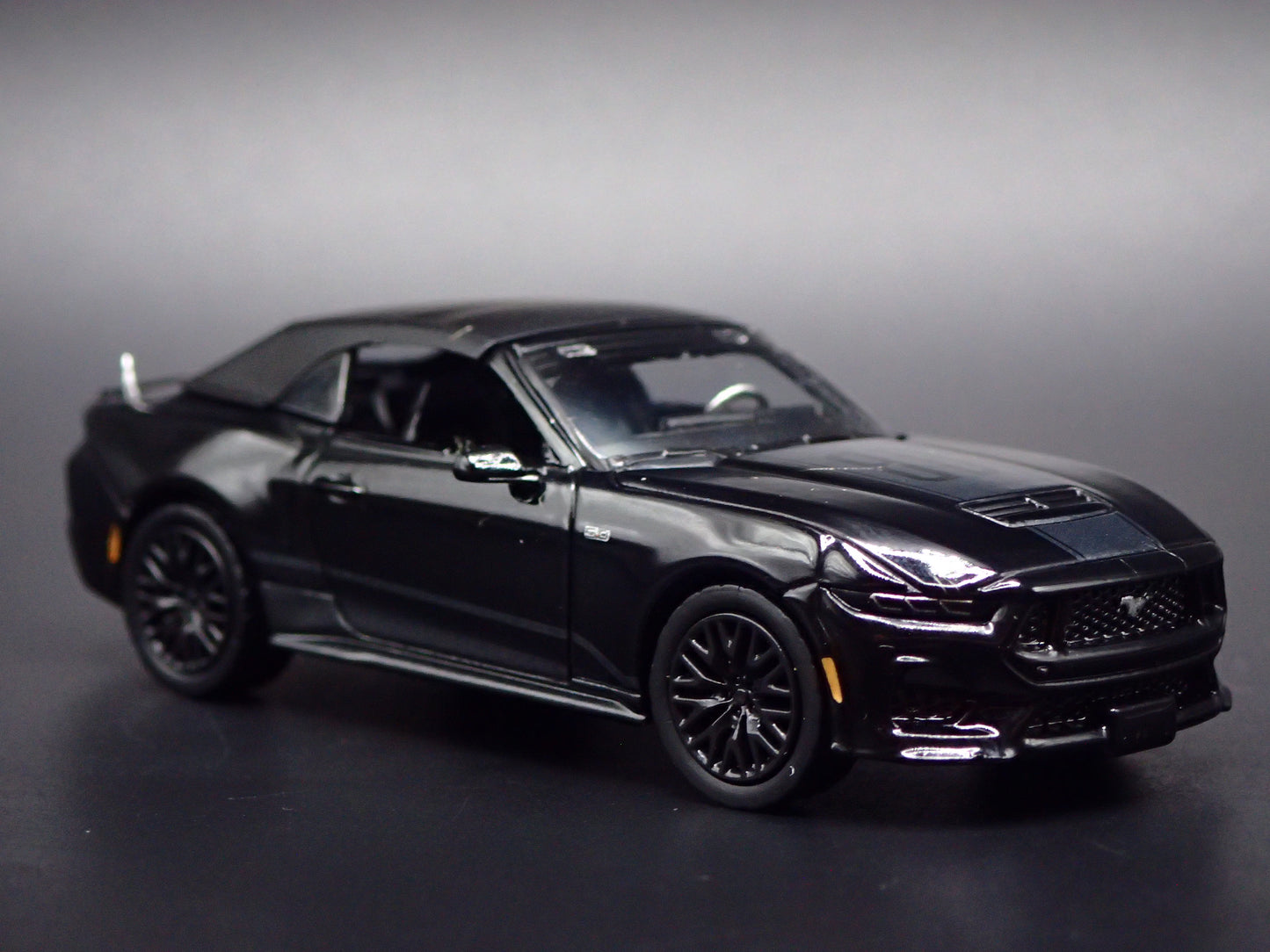 2024-2026 FORD MUSTANG GT CONVERTIBLE 1:64 SCALE COLLECTIBLE DIECAST MODEL CAR