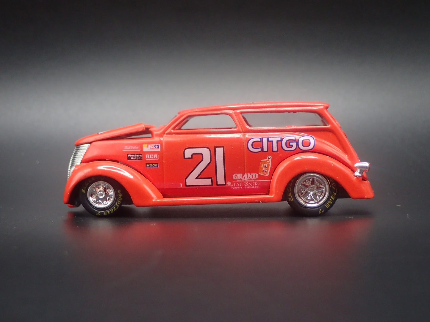 1937 37 FORD BOXOTICA CUSTOM HOT ROD 21 MICHAEL WALTRIP 1:64 SCALE MODEL CAR