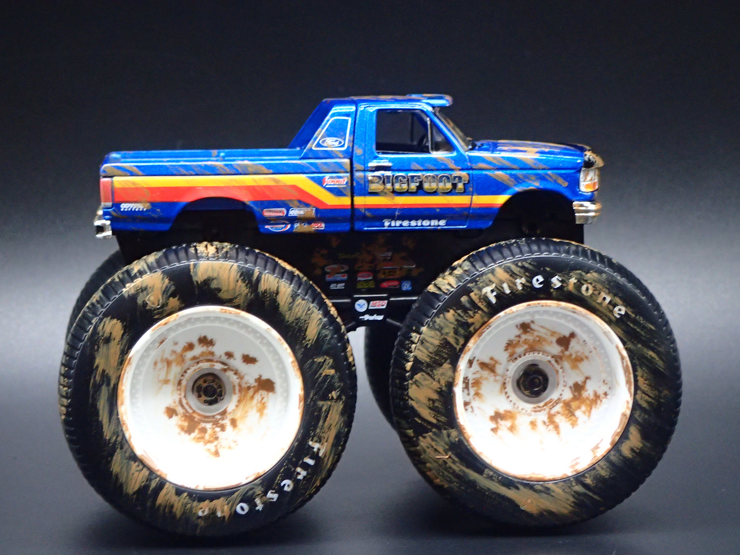1996 96 FORD F250 MONSTER TRUCK BIGFOOT #7 MUDDY 1/64 SCALE DIECAST MODEL CAR