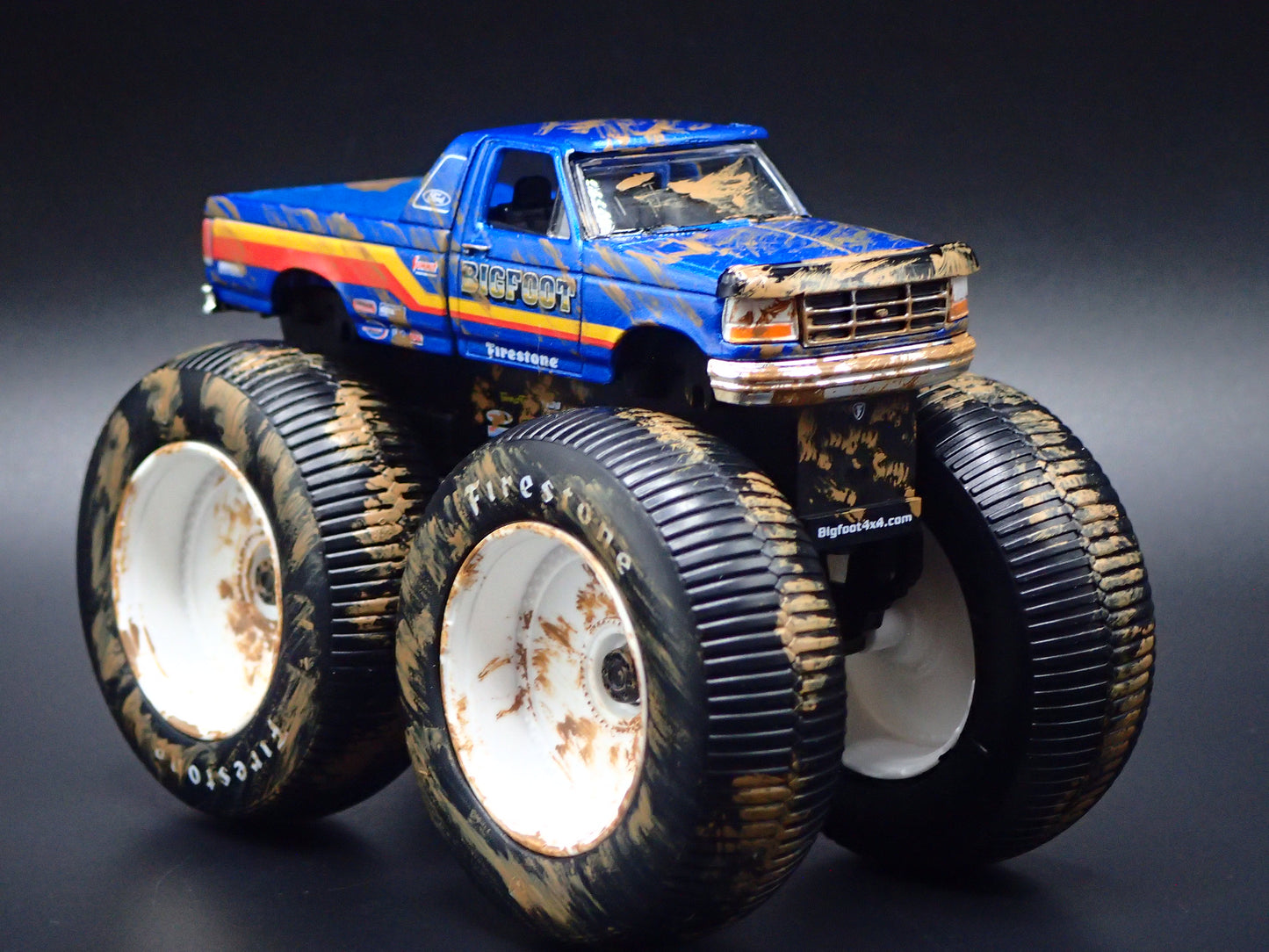 1996 96 FORD F250 MONSTER TRUCK BIGFOOT #7 MUDDY 1/64 SCALE DIECAST MODEL CAR