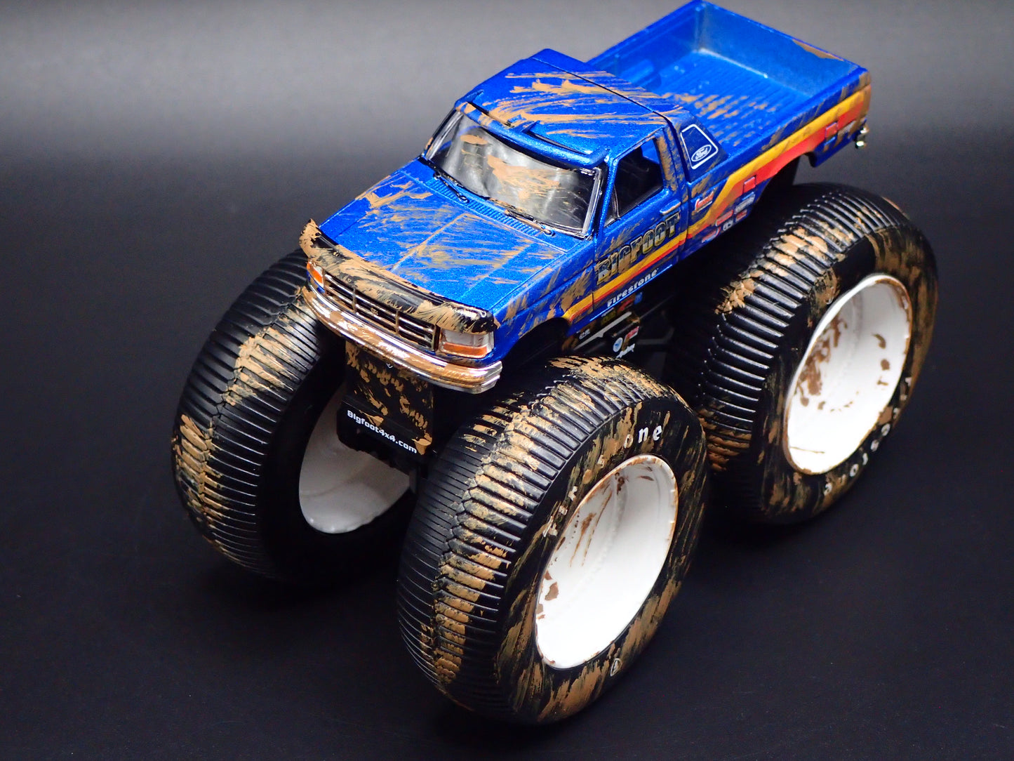 1996 96 FORD F250 MONSTER TRUCK BIGFOOT #7 MUDDY 1/64 SCALE DIECAST MODEL CAR