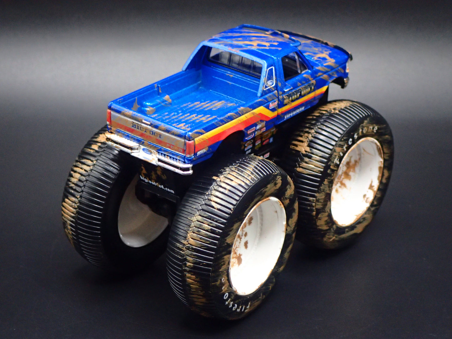 1996 96 FORD F250 MONSTER TRUCK BIGFOOT #7 MUDDY 1/64 SCALE DIECAST MODEL CAR