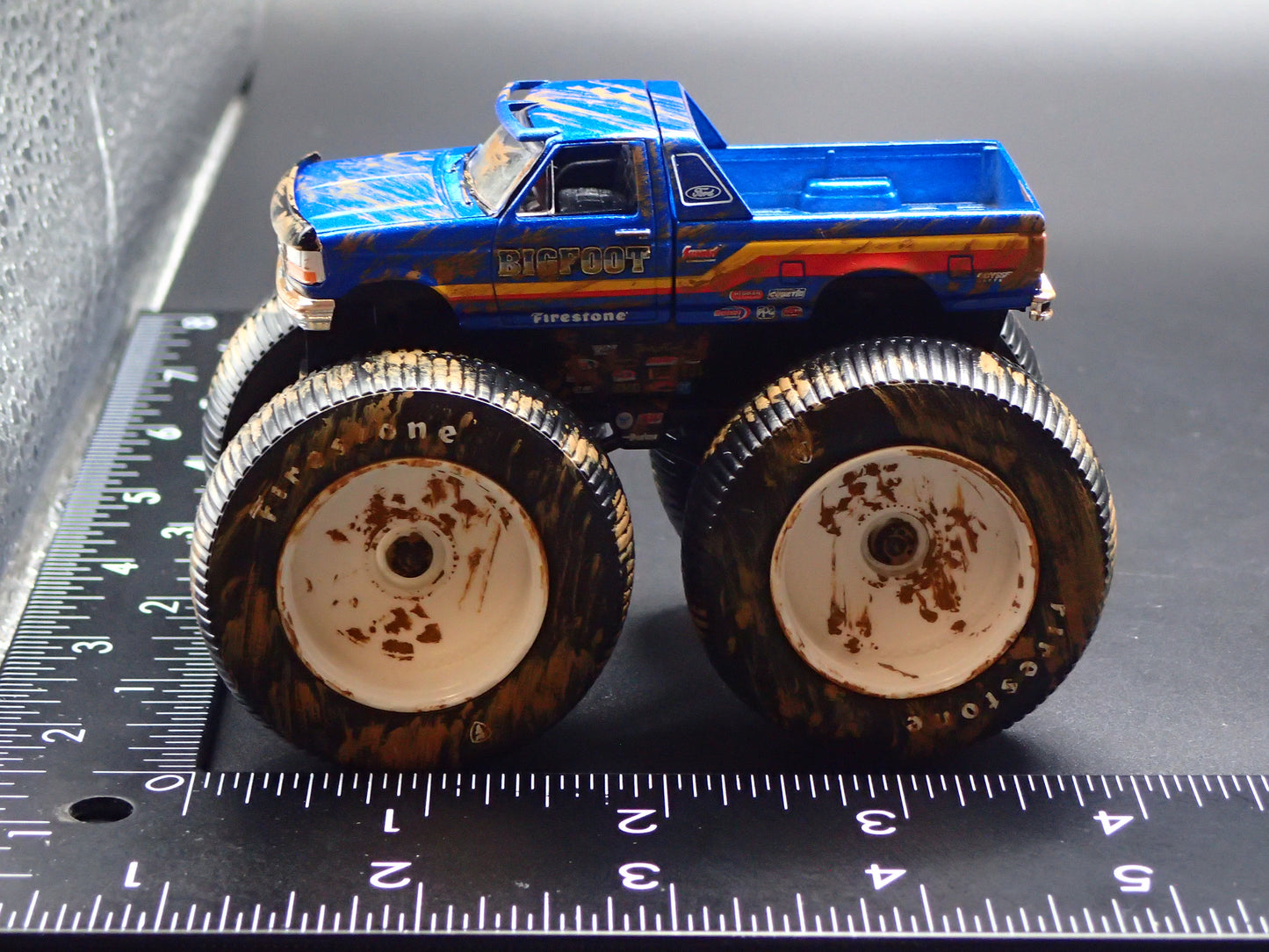 1996 96 FORD F250 MONSTER TRUCK BIGFOOT #7 MUDDY 1/64 SCALE DIECAST MODEL CAR