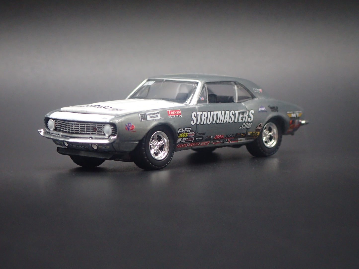 1969 69 CHEVY CHEVROLET CAMARO Z28 STRUTMASTERS 1:64 SCALE DIECAST MODEL CAR