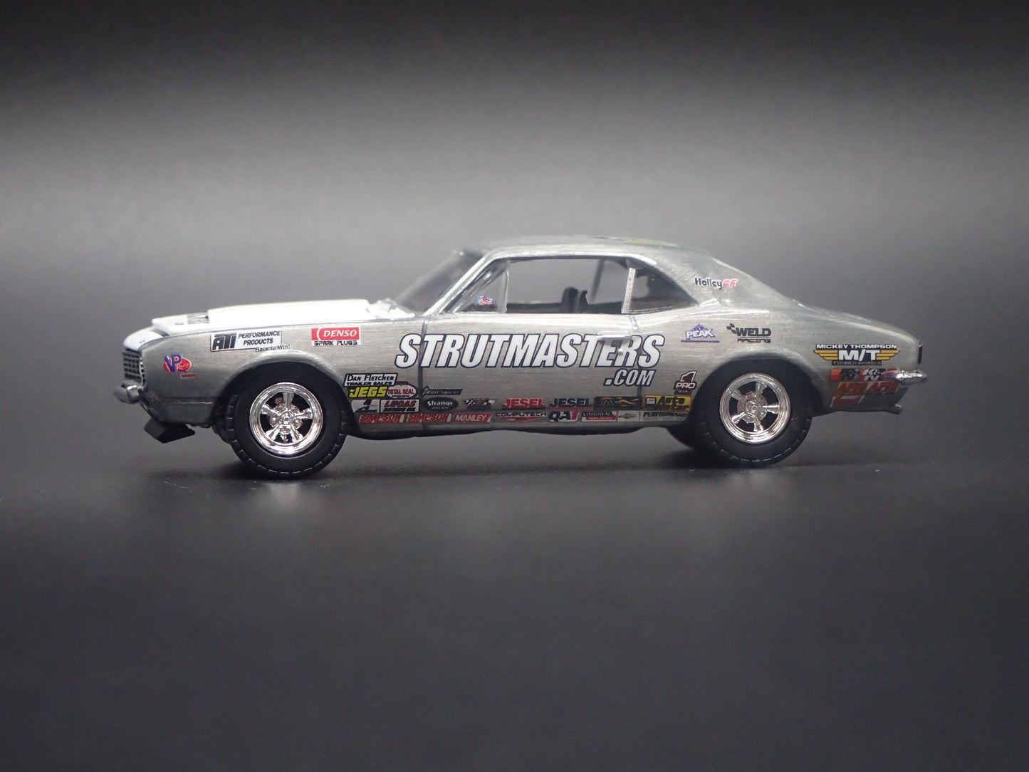 1969 69 CHEVY CHEVROLET CAMARO Z28 STRUTMASTERS 1:64 SCALE DIECAST MODEL CAR