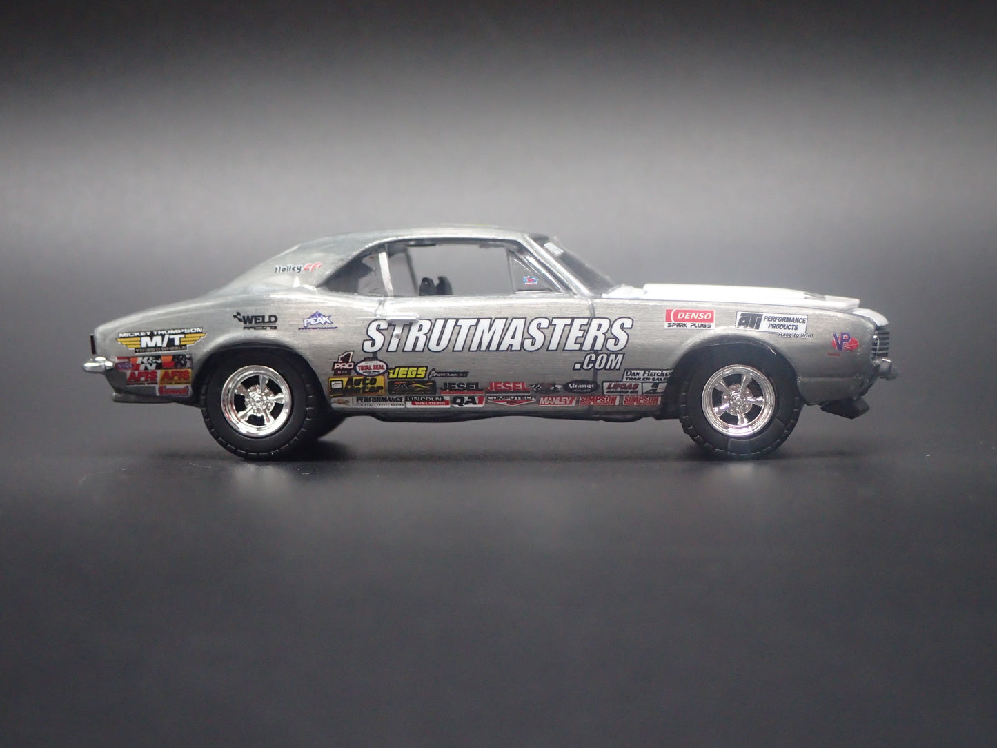 1969 69 CHEVY CHEVROLET CAMARO Z28 STRUTMASTERS 1:64 SCALE DIECAST MODEL CAR