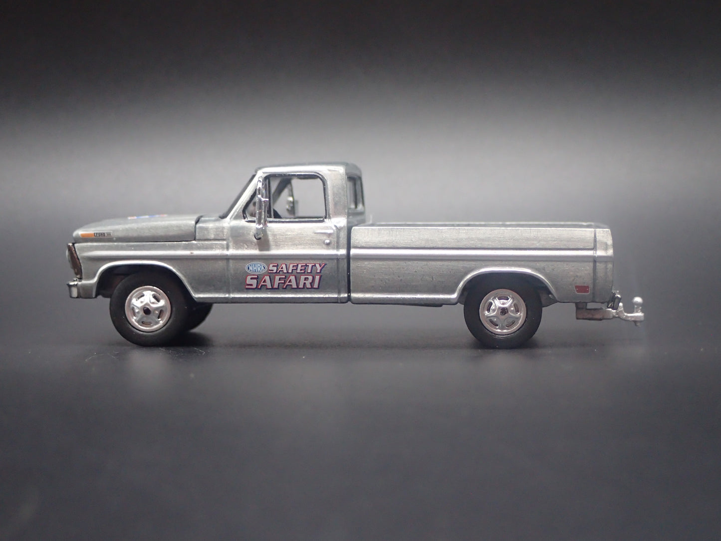 1969 69 FORD F250 PICKUP TRUCK w HITCH NHRA 1:64 SCALE DIORAMA DIECAST MODEL CAR