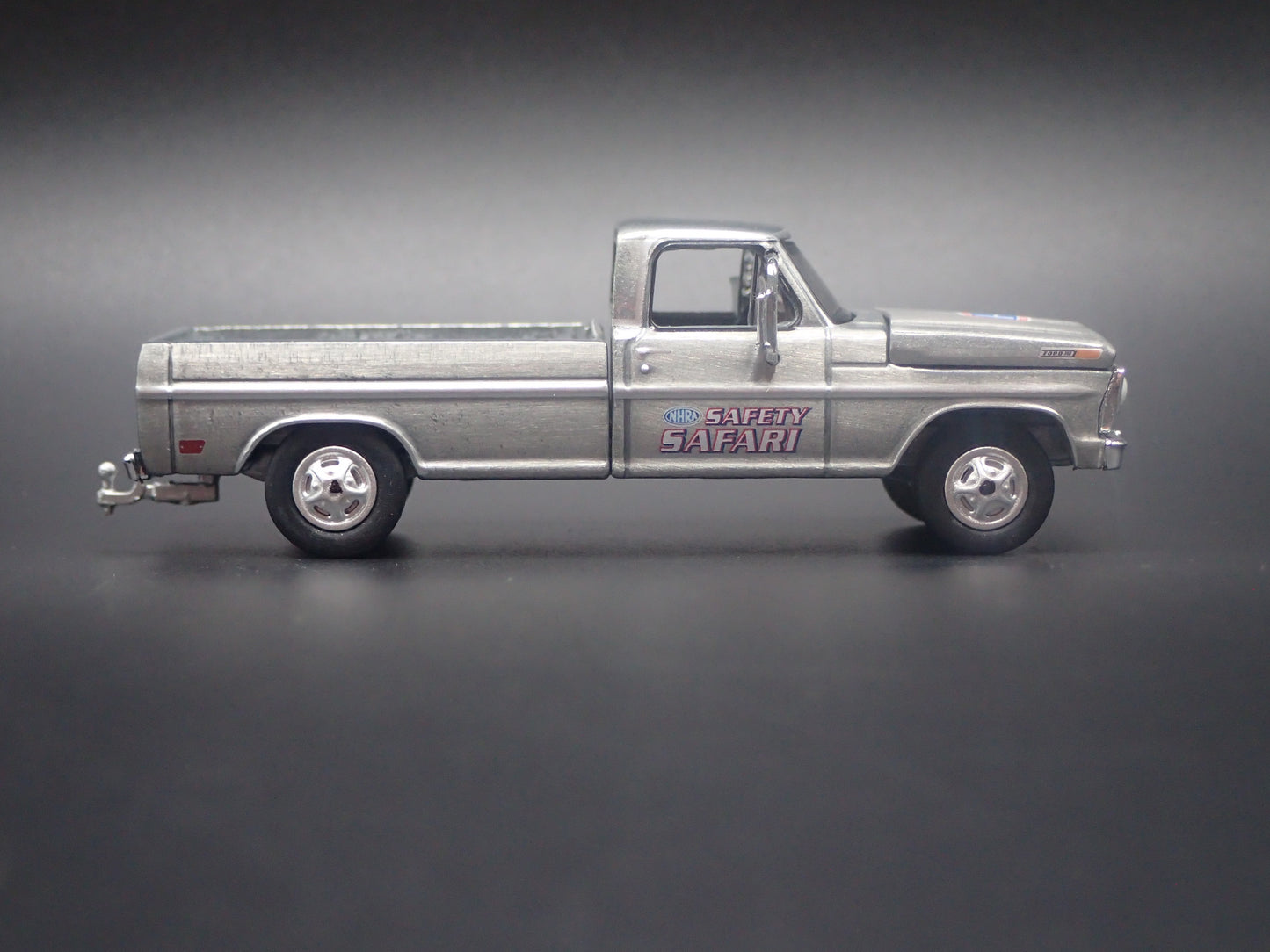 1969 69 FORD F250 PICKUP TRUCK w HITCH NHRA 1:64 SCALE DIORAMA DIECAST MODEL CAR