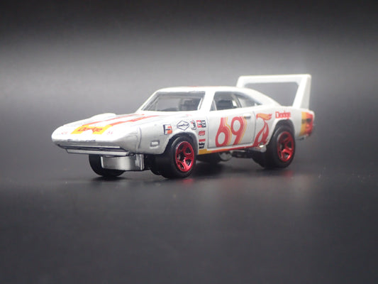 1969 69 DODGE CHARGER DAYTONA WHITE 1:64 SCALE COLLECTIBLE DIECAST MODEL CAR