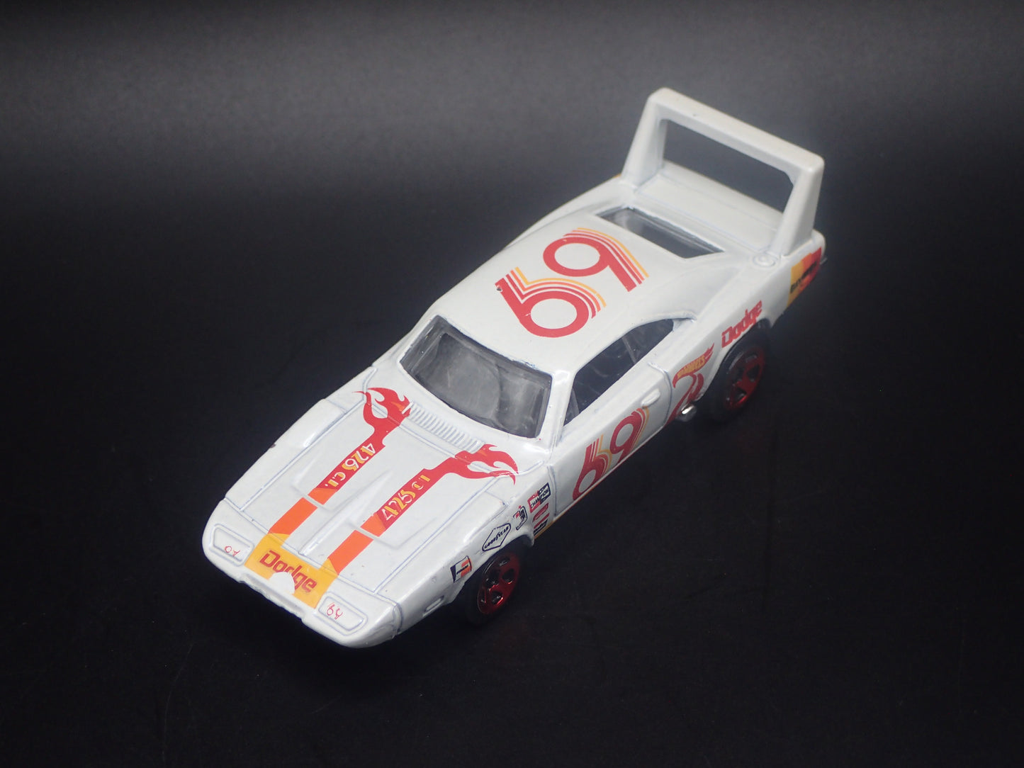 1969 69 DODGE CHARGER DAYTONA WHITE 1:64 SCALE COLLECTIBLE DIECAST MODEL CAR