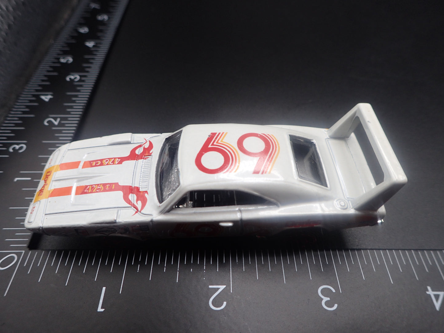 1969 69 DODGE CHARGER DAYTONA WHITE 1:64 SCALE COLLECTIBLE DIECAST MODEL CAR