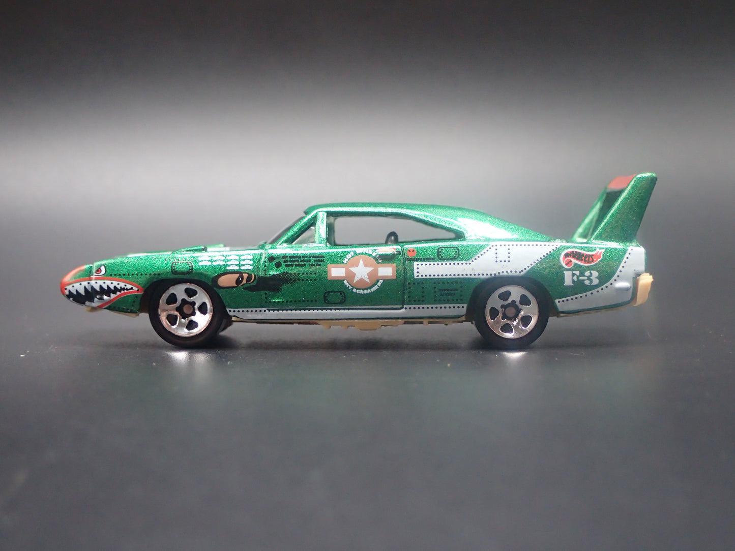 1969 69 DODGE CHARGER DAYTONA GREEN 1:64 SCALE COLLECTIBLE DIECAST MODEL CAR