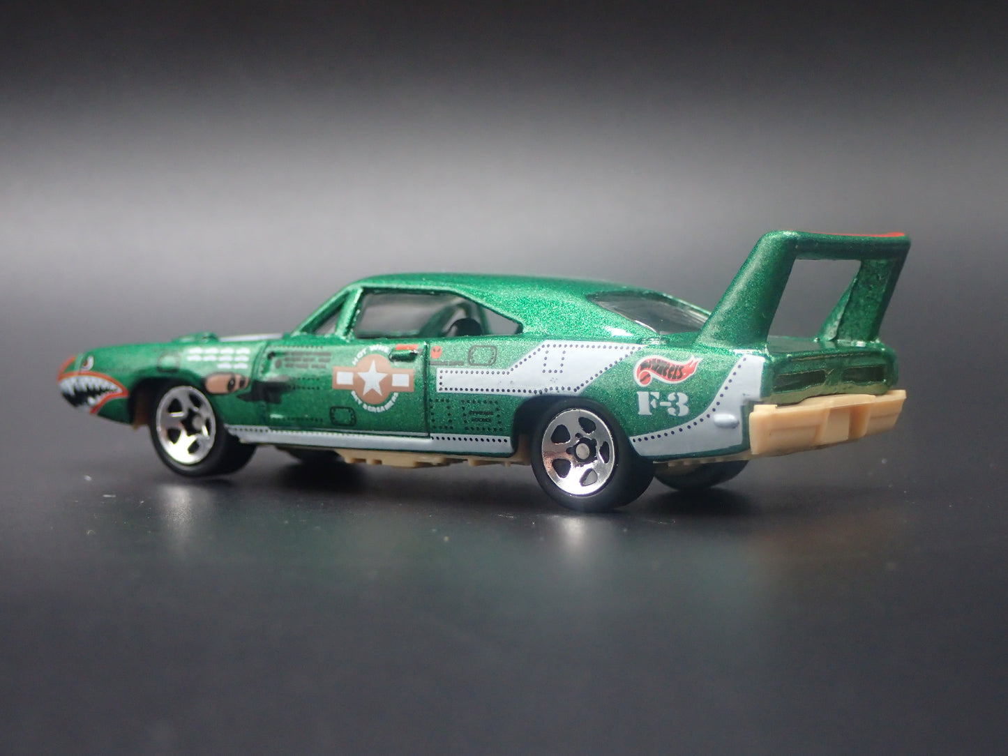 1969 69 DODGE CHARGER DAYTONA GREEN 1:64 SCALE COLLECTIBLE DIECAST MODEL CAR