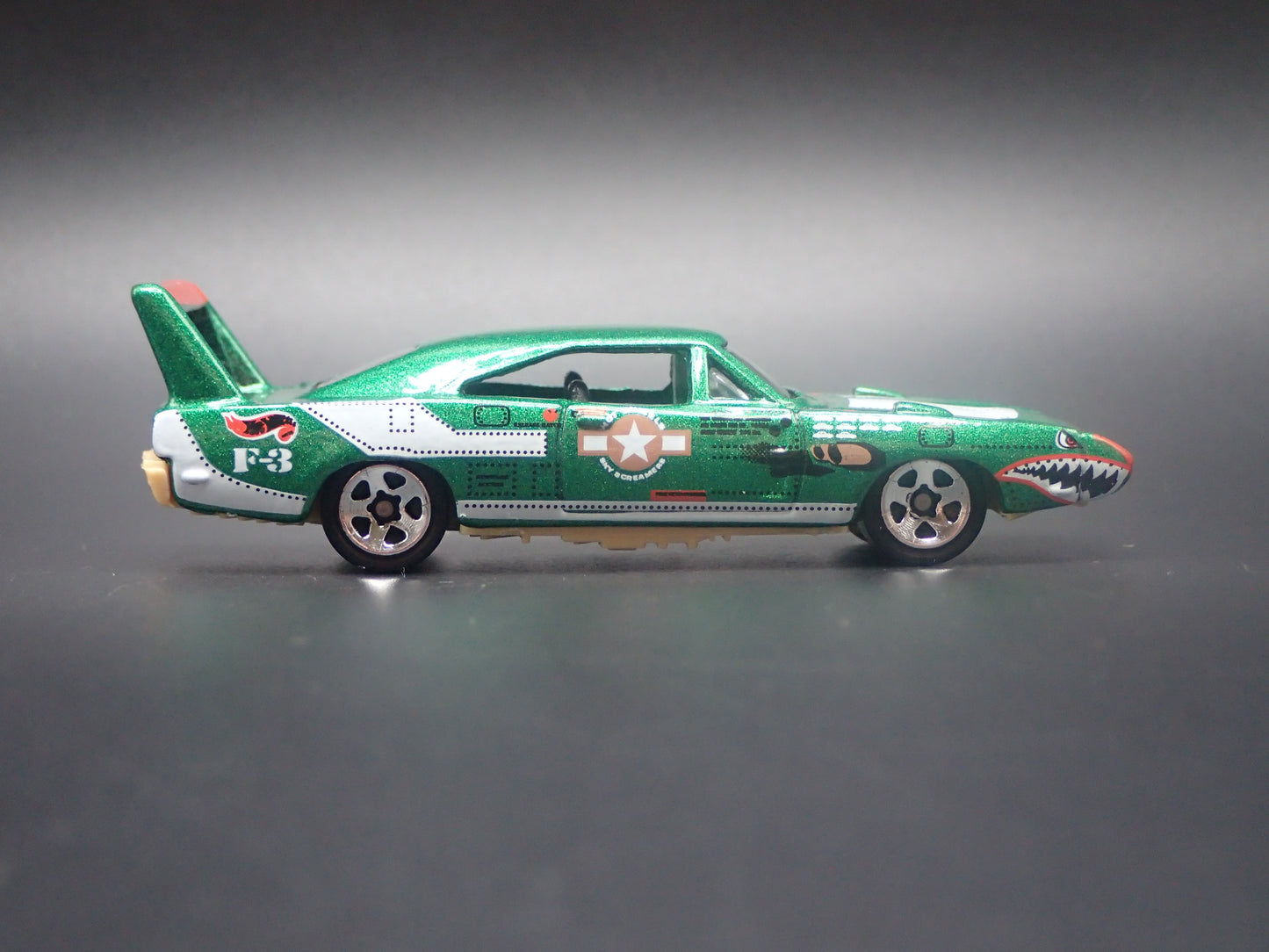 1969 69 DODGE CHARGER DAYTONA GREEN 1:64 SCALE COLLECTIBLE DIECAST MODEL CAR